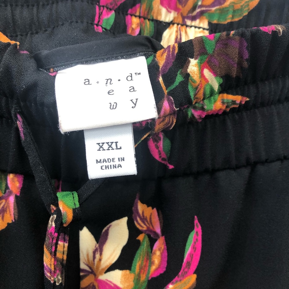 Women’s Floral Shorts - Picture 3 of 3
